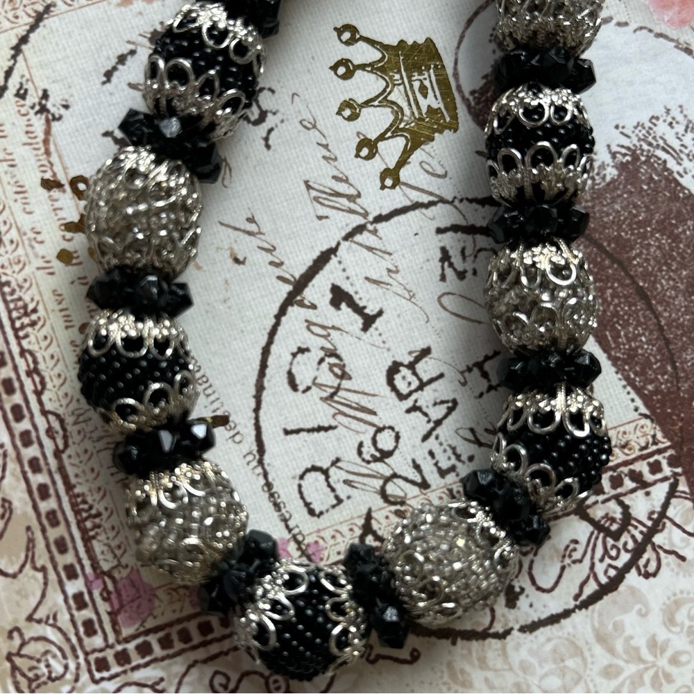 Stunning Vintage Glass Beaded Necklace